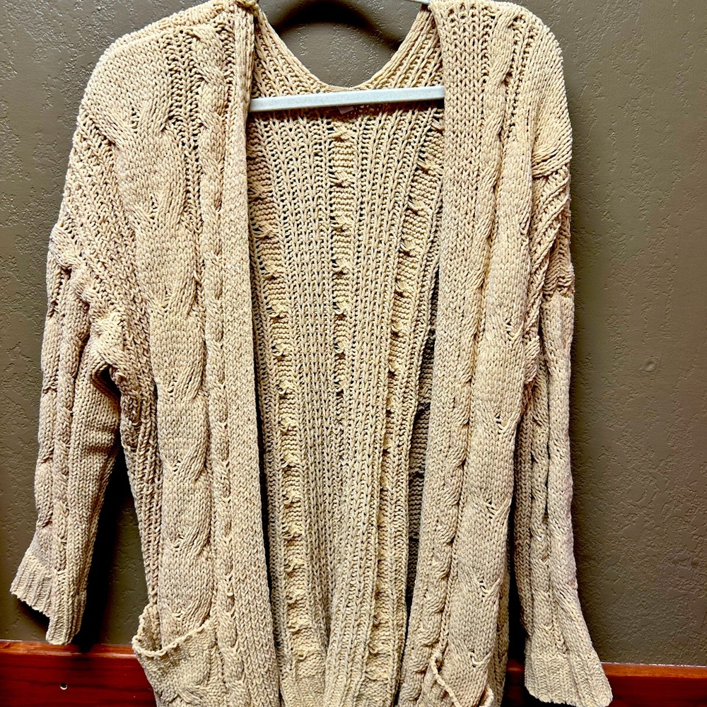 Love Tree Women’s Small Oversized Cable Knit Sweater